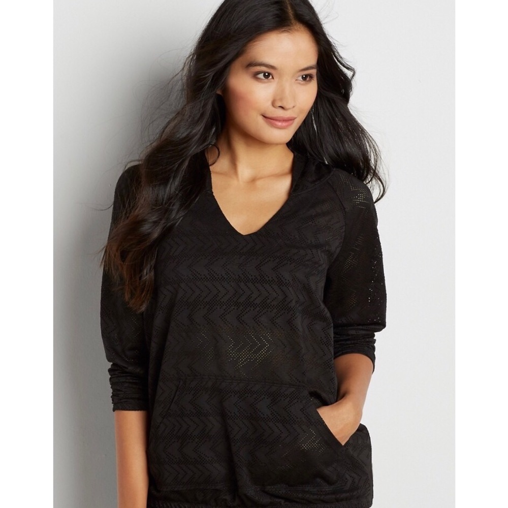 Pullover with open chevron design